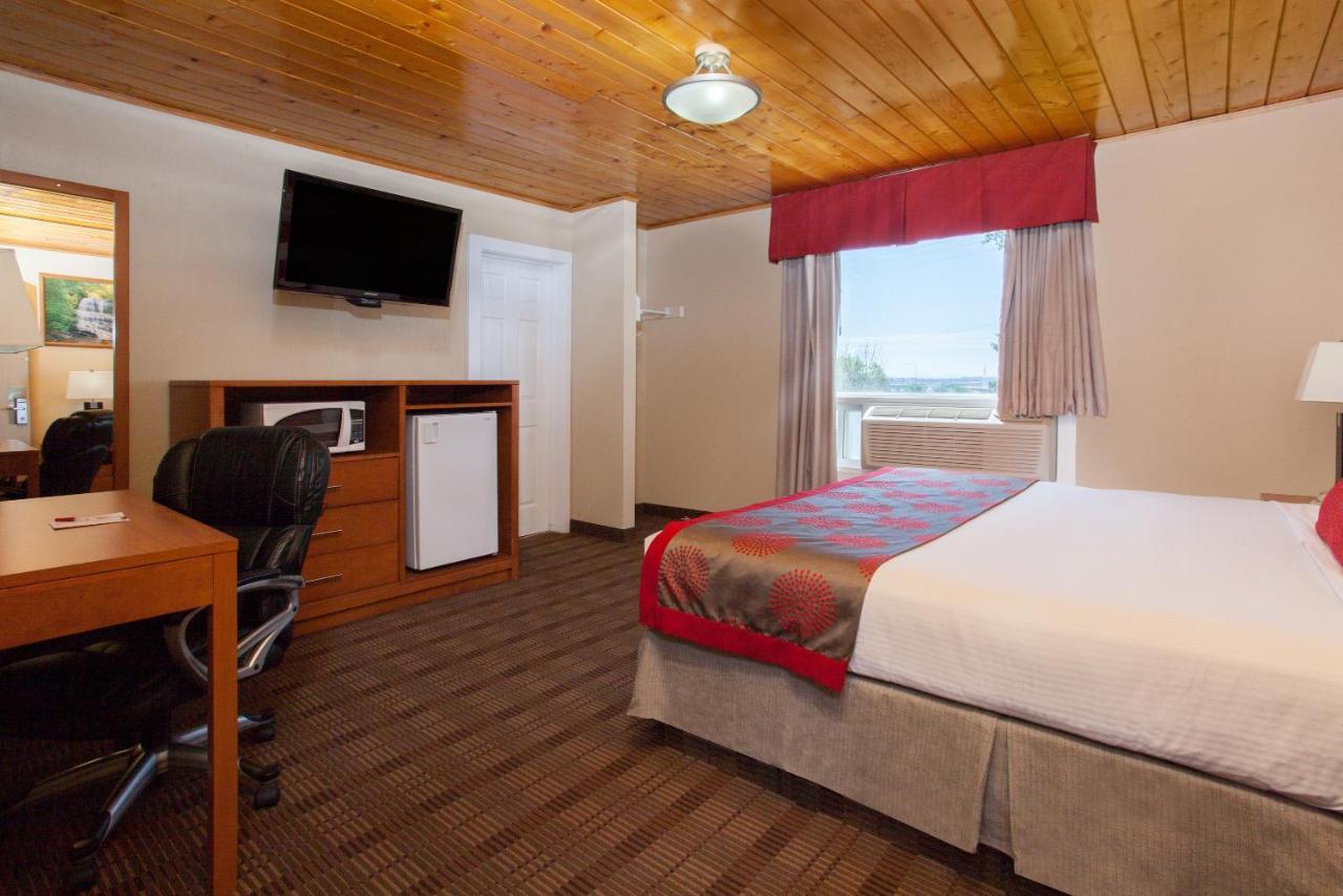Econo Lodge Inn & Suites Medicine Hat Exteriör bild