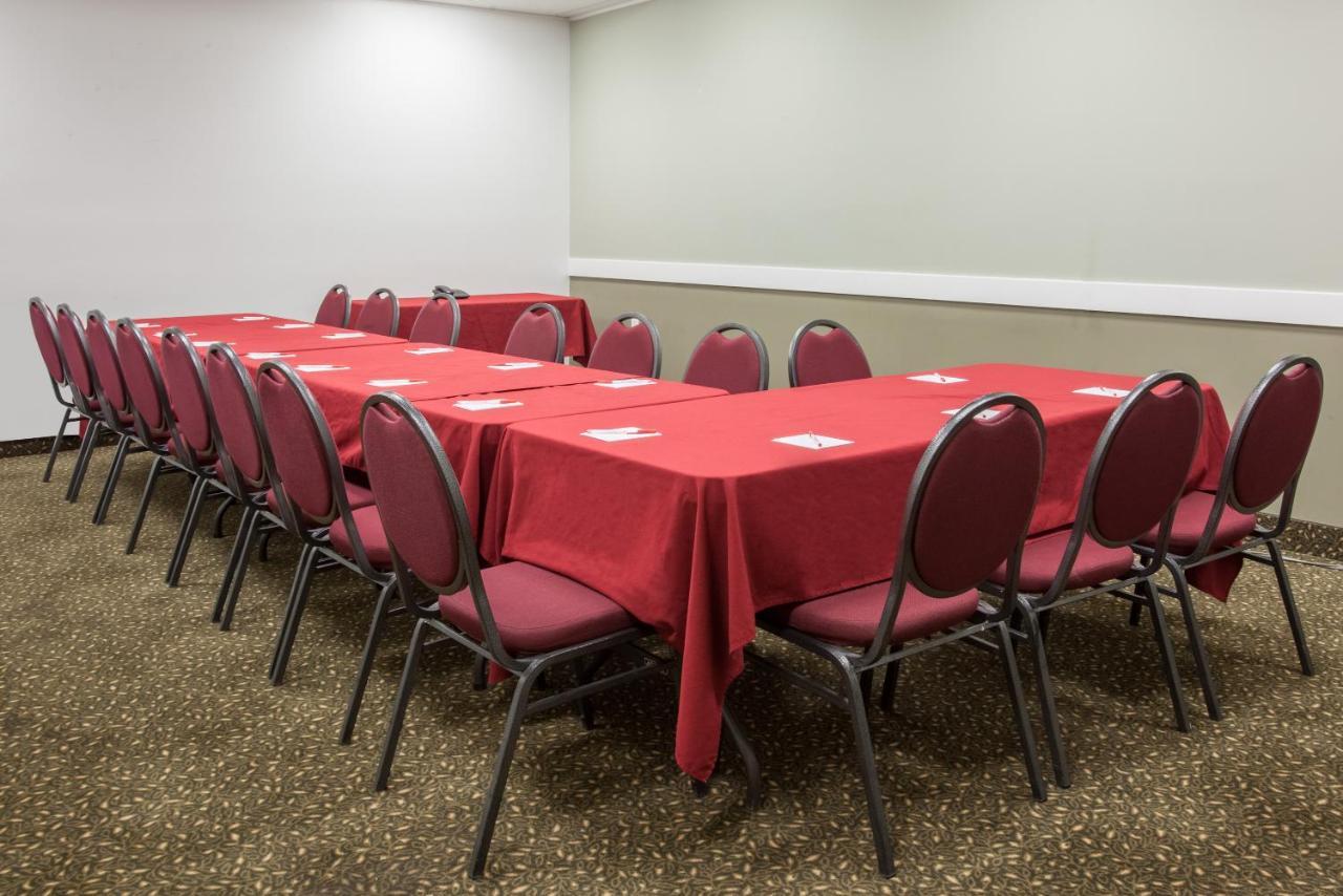 Econo Lodge Inn & Suites Medicine Hat Exteriör bild
