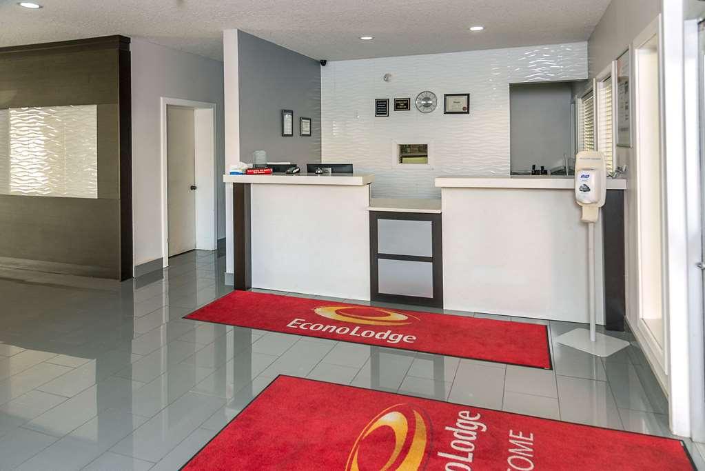 Econo Lodge Inn & Suites Medicine Hat Inreriör bild
