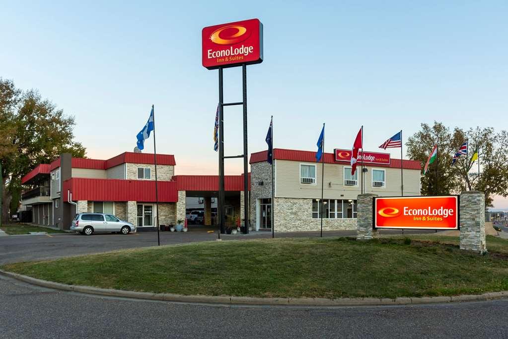 Econo Lodge Inn & Suites Medicine Hat Exteriör bild